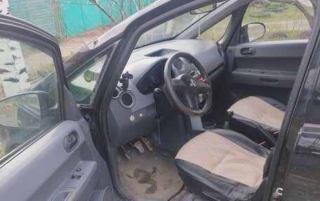 Mitsubishi Colt VI рестайлинг, 2005 год, 500 000 рублей, 2 фотография