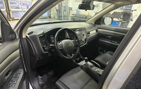 Mitsubishi Outlander III рестайлинг 3, 2016 год, 1 499 000 рублей, 4 фотография