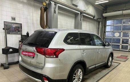 Mitsubishi Outlander III рестайлинг 3, 2016 год, 1 499 000 рублей, 2 фотография