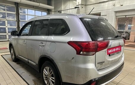 Mitsubishi Outlander III рестайлинг 3, 2016 год, 1 499 000 рублей, 3 фотография