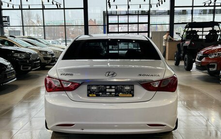 Hyundai Sonata VI, 2011 год, 980 000 рублей, 6 фотография