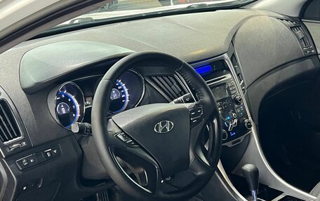 Hyundai Sonata VI, 2011 год, 980 000 рублей, 8 фотография