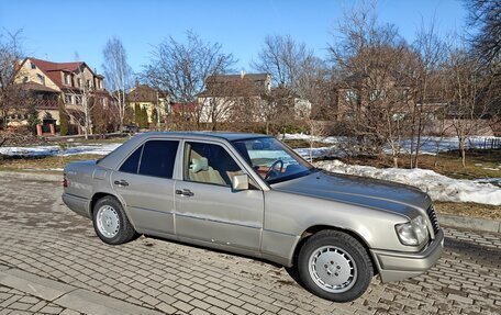 Mercedes-Benz E-Класс, 1994 год, 550 000 рублей, 4 фотография