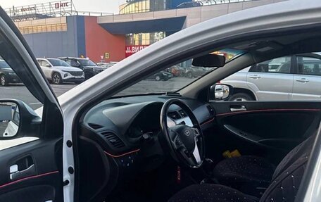 Hyundai Solaris II рестайлинг, 2015 год, 1 000 000 рублей, 4 фотография