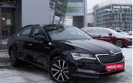 Skoda Superb III рестайлинг, 2025 год, 3 400 000 рублей, 2 фотография