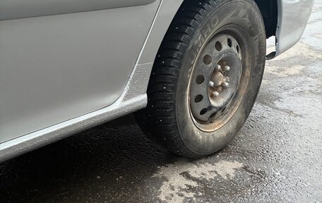 KIA Carnival III, 2003 год, 600 000 рублей, 13 фотография