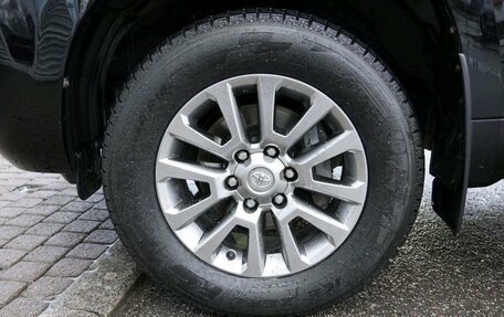 Toyota Land Cruiser Prado 150 рестайлинг 2, 2021 год, 6 190 000 рублей, 6 фотография