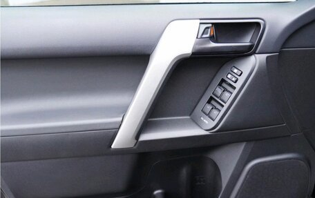 Toyota Land Cruiser Prado 150 рестайлинг 2, 2021 год, 6 190 000 рублей, 13 фотография