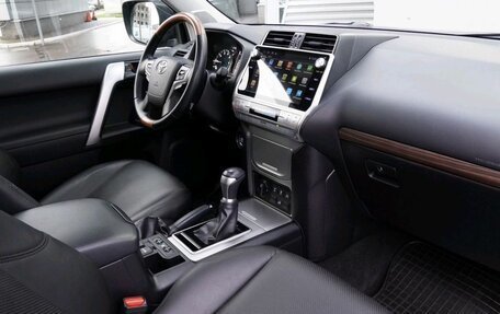 Toyota Land Cruiser Prado 150 рестайлинг 2, 2021 год, 6 190 000 рублей, 12 фотография