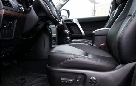 Toyota Land Cruiser Prado 150 рестайлинг 2, 2021 год, 6 190 000 рублей, 14 фотография