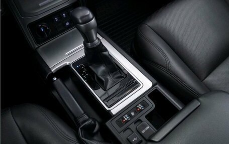 Toyota Land Cruiser Prado 150 рестайлинг 2, 2021 год, 6 190 000 рублей, 18 фотография