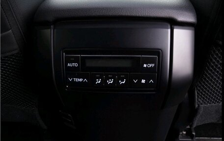 Toyota Land Cruiser Prado 150 рестайлинг 2, 2021 год, 6 190 000 рублей, 25 фотография