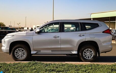 Mitsubishi Pajero Sport III рестайлинг, 2023 год, 3 900 000 рублей, 5 фотография