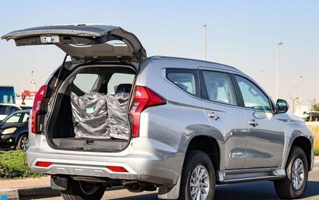 Mitsubishi Pajero Sport III рестайлинг, 2023 год, 3 900 000 рублей, 9 фотография