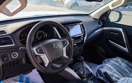 Mitsubishi Pajero Sport III рестайлинг, 2023 год, 3 900 000 рублей, 25 фотография