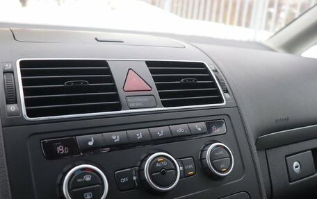 Volkswagen Touran III, 2013 год, 850 000 рублей, 6 фотография