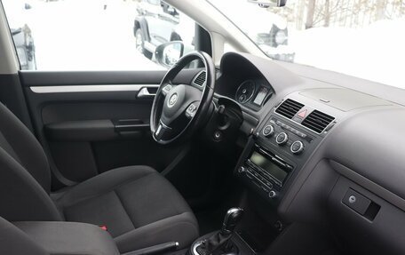 Volkswagen Touran III, 2013 год, 850 000 рублей, 24 фотография