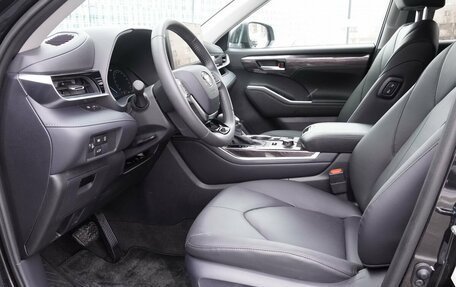 Toyota Highlander, 2025 год, 5 400 000 рублей, 21 фотография