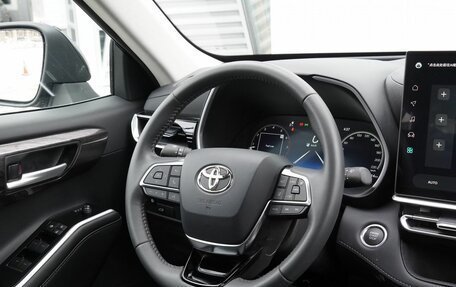 Toyota Highlander, 2025 год, 5 400 000 рублей, 25 фотография