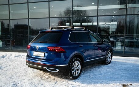 Volkswagen Tiguan II, 2021 год, 3 300 000 рублей, 2 фотография