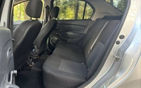 Renault Logan II, 2015 год, 385 000 рублей, 10 фотография