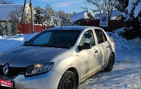 Renault Logan II, 2015 год, 385 000 рублей, 5 фотография