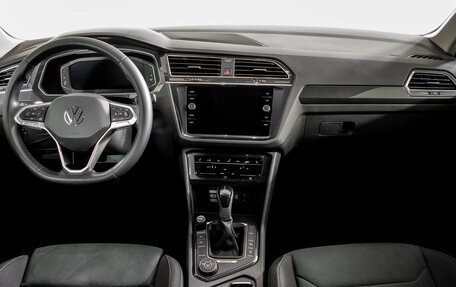 Volkswagen Tiguan II, 2021 год, 3 690 000 рублей, 11 фотография