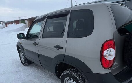 Chevrolet Niva I рестайлинг, 2017 год, 670 000 рублей, 4 фотография