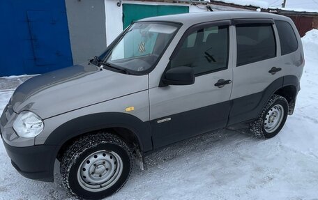 Chevrolet Niva I рестайлинг, 2017 год, 670 000 рублей, 11 фотография
