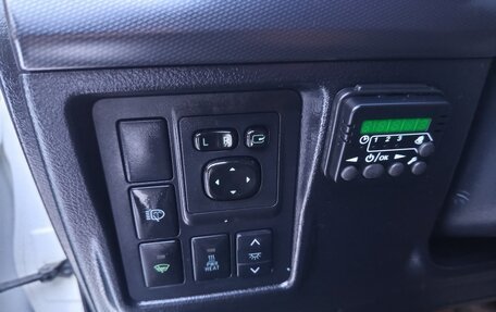 Toyota Land Cruiser Prado 150 рестайлинг 2, 2009 год, 2 850 000 рублей, 35 фотография