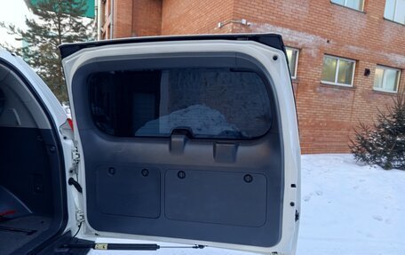 Toyota Land Cruiser Prado 150 рестайлинг 2, 2009 год, 2 850 000 рублей, 32 фотография