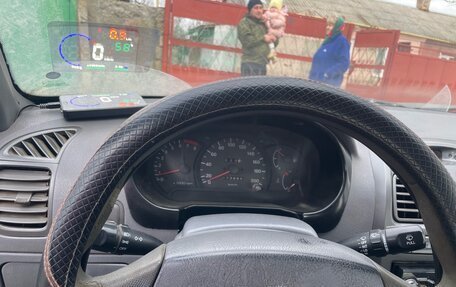 Hyundai Accent II, 2004 год, 300 000 рублей, 11 фотография