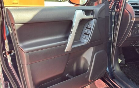 Toyota Land Cruiser Prado 150 рестайлинг 2, 2018 год, 5 250 000 рублей, 12 фотография