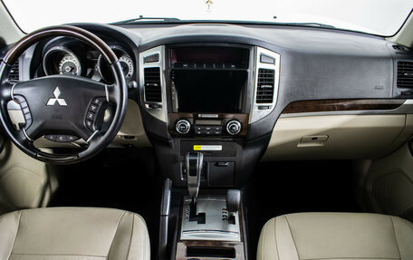 Mitsubishi Pajero IV, 2019 год, 4 210 000 рублей, 11 фотография