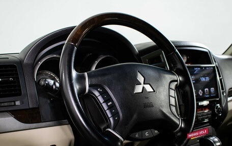 Mitsubishi Pajero IV, 2019 год, 4 210 000 рублей, 13 фотография