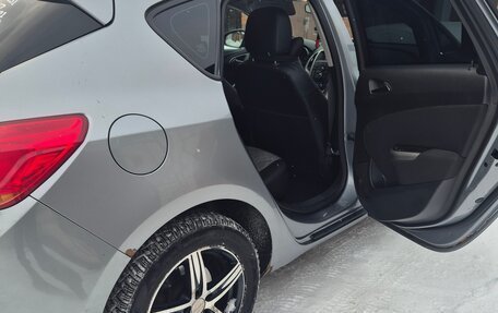 Opel Astra J, 2010 год, 690 000 рублей, 8 фотография