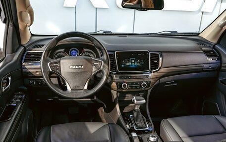 Isuzu MU-X, 2021 год, 3 700 000 рублей, 6 фотография