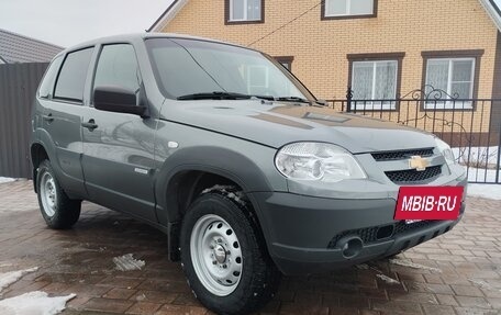 Chevrolet Niva I рестайлинг, 2018 год, 810 000 рублей, 2 фотография