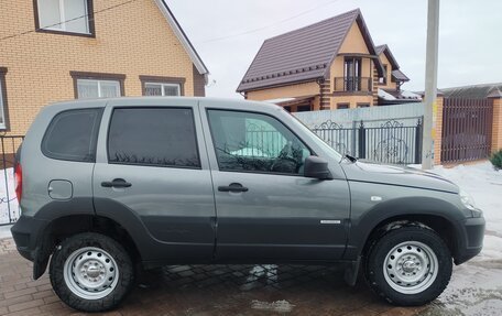 Chevrolet Niva I рестайлинг, 2018 год, 810 000 рублей, 5 фотография