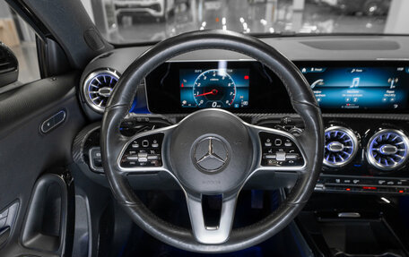 Mercedes-Benz A-Класс, 2018 год, 2 560 000 рублей, 10 фотография