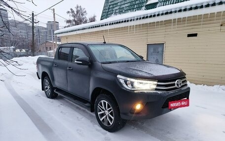 Toyota Hilux VIII, 2015 год, 2 795 000 рублей, 9 фотография