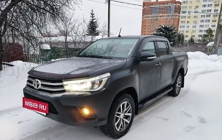 Toyota Hilux VIII, 2015 год, 2 795 000 рублей, 3 фотография