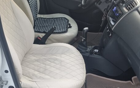 Renault Logan II, 2016 год, 380 000 рублей, 4 фотография