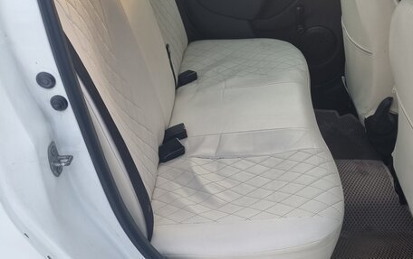 Renault Logan II, 2016 год, 380 000 рублей, 2 фотография