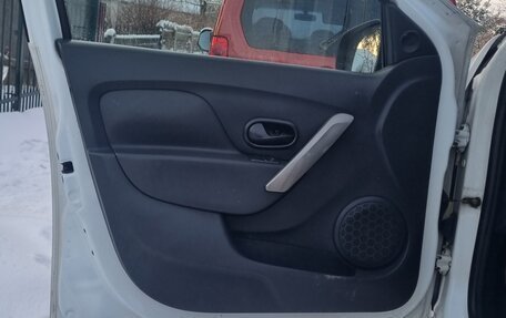 Renault Logan II, 2016 год, 380 000 рублей, 11 фотография