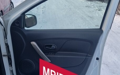 Renault Logan II, 2016 год, 380 000 рублей, 13 фотография