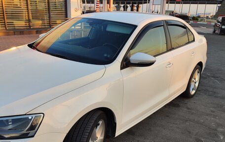 Volkswagen Jetta VI, 2015 год, 1 350 000 рублей, 2 фотография