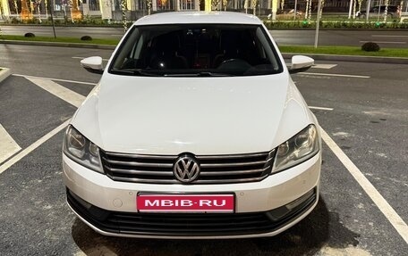 Volkswagen Passat B7, 2013 год, 1 000 000 рублей, 1 фотография