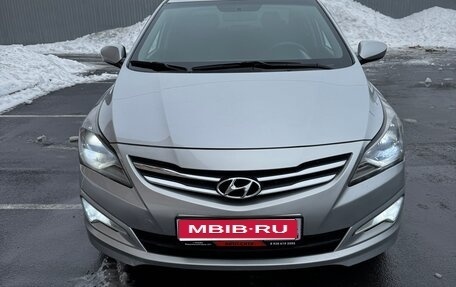 Hyundai Solaris II рестайлинг, 2015 год, 915 000 рублей, 1 фотография