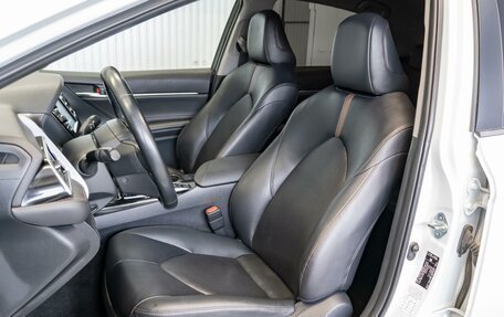 Toyota Camry, 2020 год, 2 850 000 рублей, 12 фотография